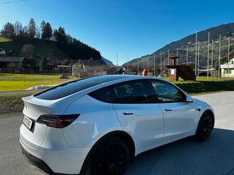 top zustand- tüv neu - tesla model y long range- allradantrieb