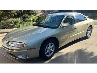 2001 oldsmobile aurora - very clean!!