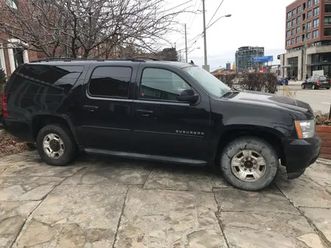 2010 chev 2500 suburban..4 wheel drive..$2800