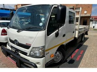 2014 hino 300 815 lwb (bc3) crew cab a/t f/c c/c