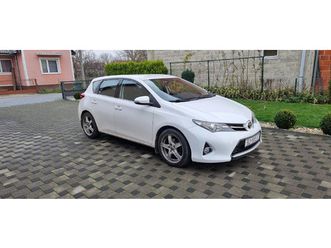 toyota auris 1,33(luna)