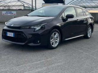 1.8 hybrid e-cvt 2wd top