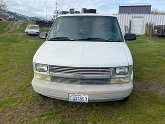 2005 all-wheel-drive astro van $5750