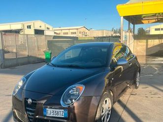 armadio con ante scorrevoli