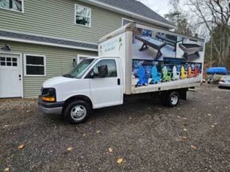 2008 chevy 3500 express cutaway dually box truck