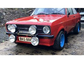 1979 ford escort rouge manuel, 5 vitesses conduite à droi...