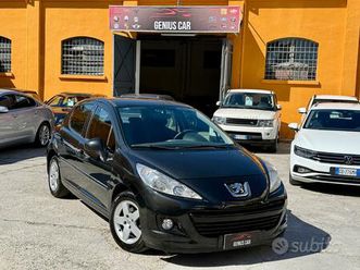 peugeot 207 1.4 hdi 70cv 5p. neopatentati