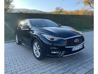 infiniti q30 1.6t premium tech dct