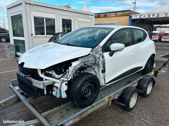renault clio 1.5 dci 75 ch deriv vp 2 places petit choc avg vente a pro