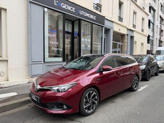 toyota auris touring sports hybride 136h design - excellent état général - révision récente