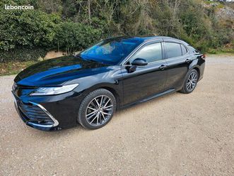 toyota camry hybride lounge