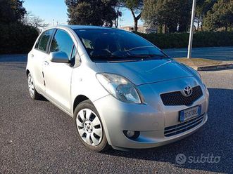 toyota yaris 1300 gpl automatica
