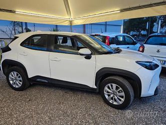toyota yaris cross 1.5 hybrid 5p. e-cvt business