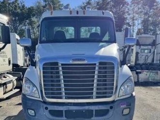 2014 freightliner cascadia day cab dd13 – clean title – 271k mi