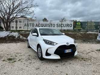 toyota yaris 1.5 hybrid 5 porte active