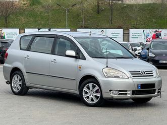 toyota avensis verso an. 2003