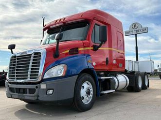 2017 freightliner stk: 15352