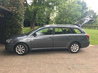 toyota avensis 2.2