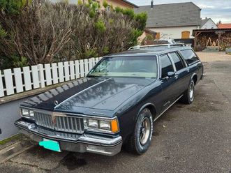 pontiac parisienne safari