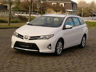 toyota auris touring sports life+ tüv neu navo s-heft