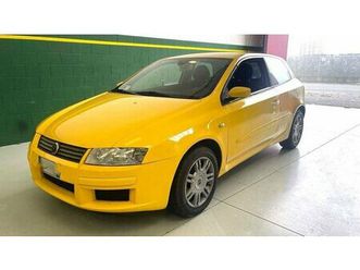 2001 fiat stilo jaune automatique, 5 vitesses in italie -...