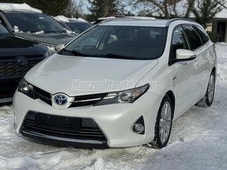 toyota auris touring sports 1.8 hsd executive (automata) bőr-kamera-sávtartó-beparkoló