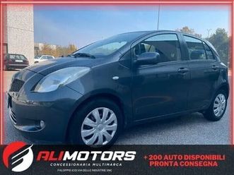 toyota yaris 1.3 5 porte navi*automatik*solo 86000*