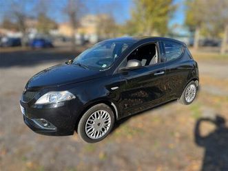 lancia ypsilon 1.2 69 cv 5 porte - pochi km