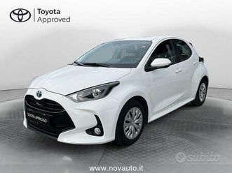 toyota yaris 1.5 hybrid 5 porte active