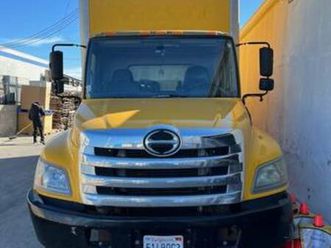 2012 hino 268 26ft box truck with lift gate