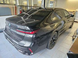 7 m760 e xdrive m-sport b&w ahk