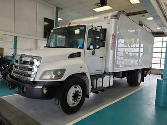 2015 hino 268 (25-178)