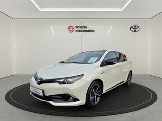 toyota auris hybrid style selection navi anhängerkupplu