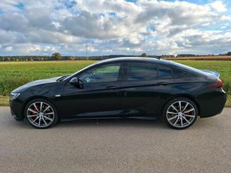 opel insignia sport 2.0 b turbo d 4x4 autom.gsi schwarz