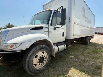2009 international 4300 26’ box truck with liftgate