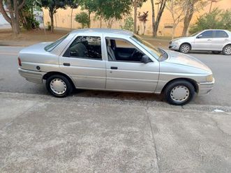 verona lx 1.8 motor ap porta malas gigante bom pra usar pra trabalhar