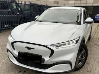 ford mustang mach-e 75.7 kwh base