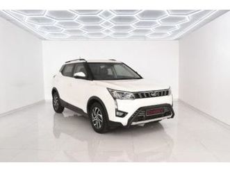 2023 mahindra xuv 300 1.2t | w8