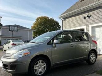 2011 nissan versa hatchback