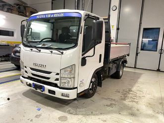 veicolo con cassone ribaltabile