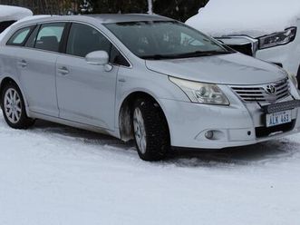toyota avensis automat 2,2 d-cat med dragkrok.