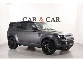 110 4.4 v8 635 cv awd auto octa black