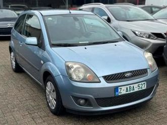 ② ford fiesta/climatisation/essence — ford — 2ememain