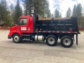 2013 volvo dump truck