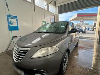 lancia ypsilon 1.2l 2012 excellent état