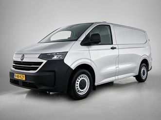 volkswagen transporter 2.0 tdi l1h1 life 110 pk | nieuwe transporter | bpm vrij | 70 liter tank | apple carplay / andriod carplay | handgeschakeld |