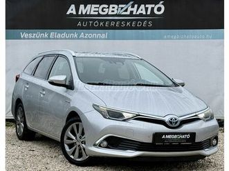 toyota auris touring sports 1.8 hsd executive tss (automata) 138e km. friss szerviz. garancia