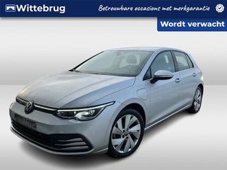 volkswagen golf 1.4 ehybrid style / stoelverwarming / navi / carplay / parkeersensoren vóór en achter