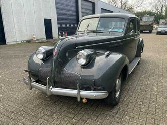 voiture classique buick special 4 portes 1939