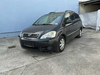 toyota avensis verso 2001